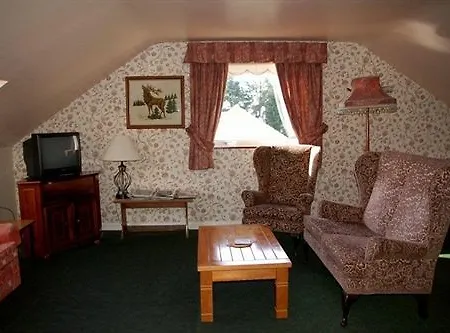 לינה וארוחת בוקר Adare House ווסטפורט